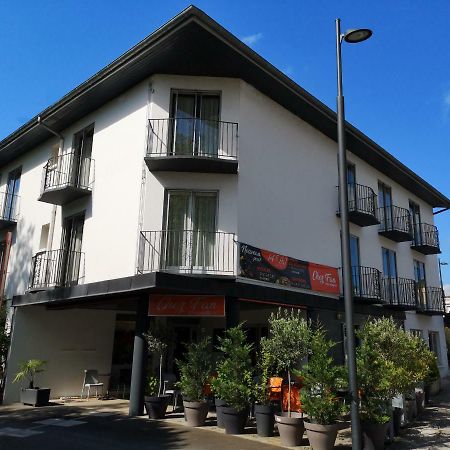Acqs Hotel Dax Bagian luar foto