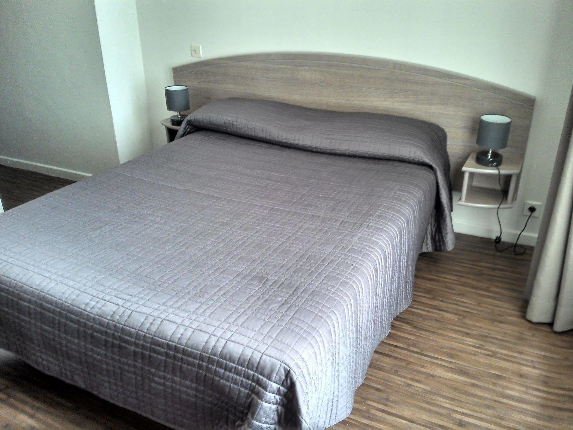Acqs Hotel Dax Bagian luar foto