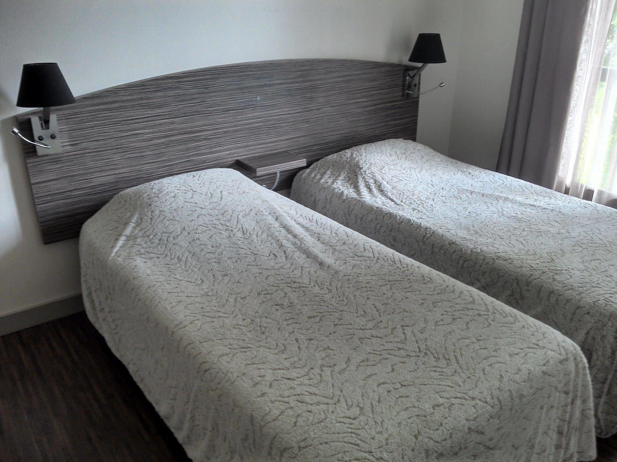 Acqs Hotel Dax Bagian luar foto